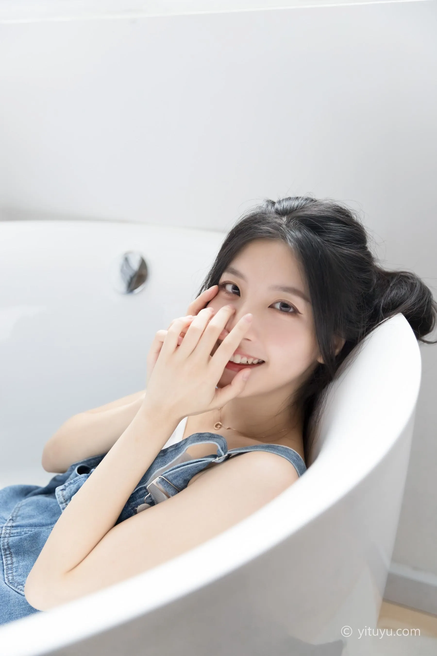 [YITUYU艺图语]2021.04.21 蓝色牛仔裤 小铟 [25P]插图2